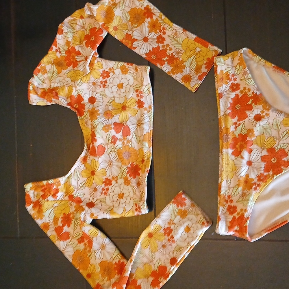 art class Orange, Yellow, White Floral Top